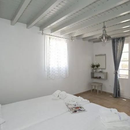 Gryparis Club 4* Glastros (Mykonos)